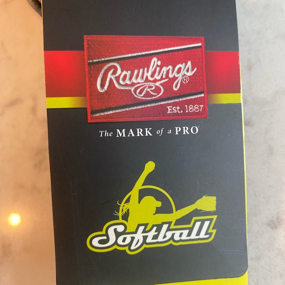 Rawlings Softball sure catch glove Style: SCSB115M REG - Picture 6 of 7